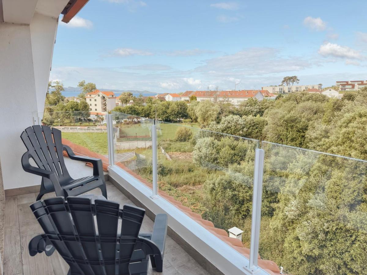 Apartamentos Avenida Areas Sanxenxo Luaran gambar